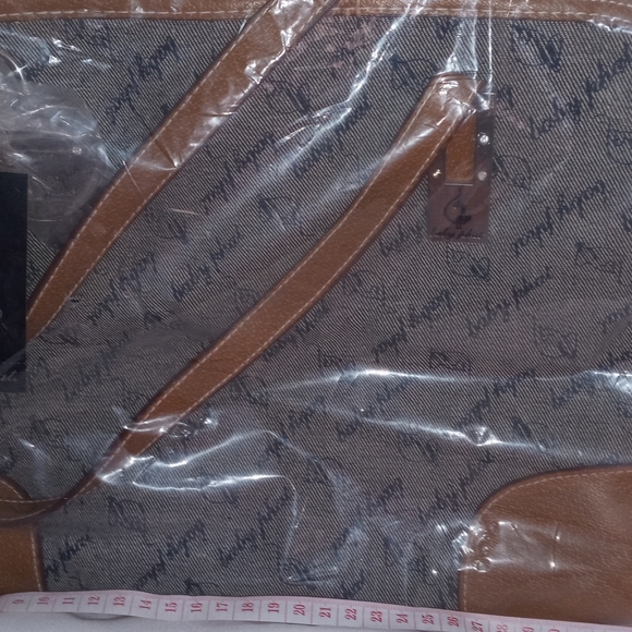 Baby Phat large shoulder bag. - Picture 2 of 8